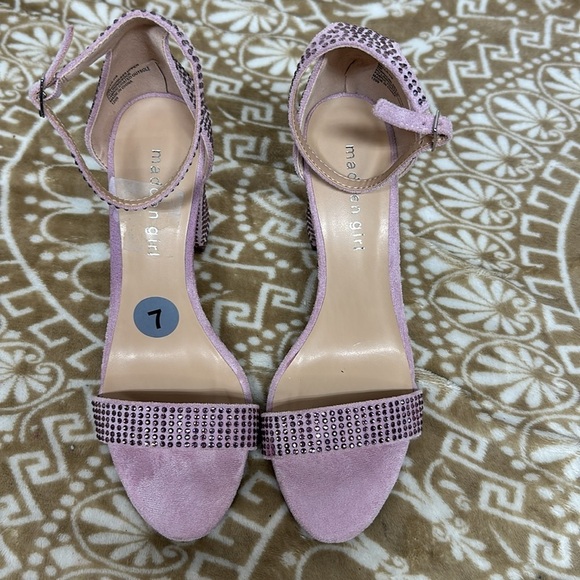 Madden Girl's Bella dress sandals temper a delicate ankle strap  & a block heel - Picture 2 of 8